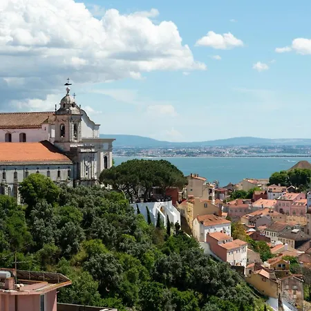 Apartment For 2 Just 250m From Largo Intendente Lisbon