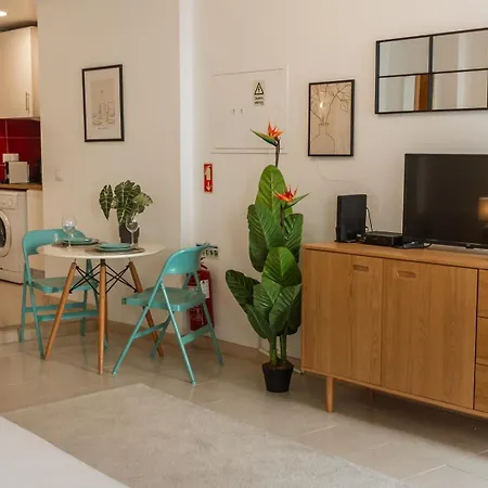 아파트 For 2 Just 250m From Largo Intendente 리스본
